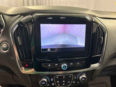 Used 2023 Chevrolet Traverse LT FWD image 18