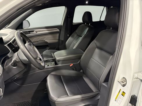 Used 2023 Volkswagen Atlas Cross Sport SE w/ Panoramic Sunroof Package FWD image 11