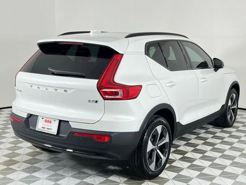Used 2024 Volvo XC40 B5 Plus AWD/4WD image 9