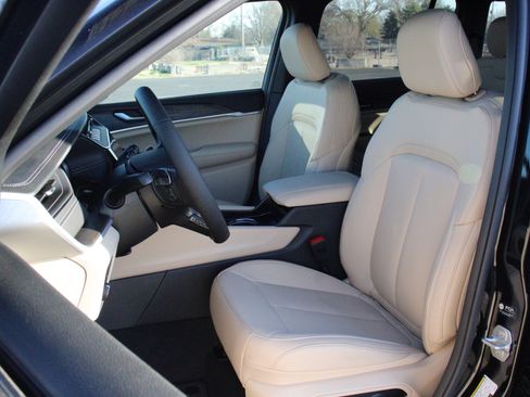 New 2026 Jeep Grand Cherokee Limited w/ Limited Altitude Package AWD/4WD image 5
