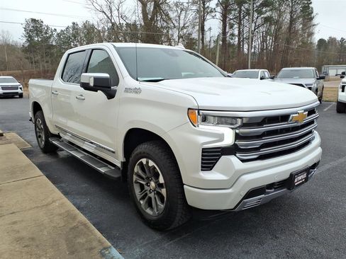 Used 2025 Chevrolet Silverado 1500 High Country image 3