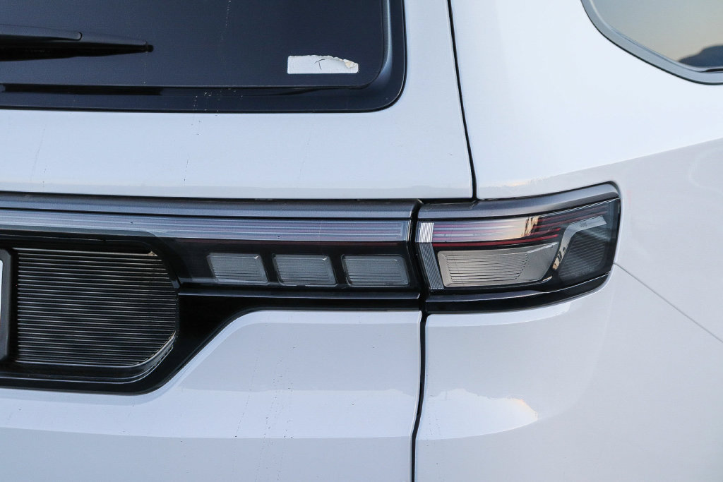 New 2026 Jeep Grand Wagoneer L Summit AWD/4WD image 10