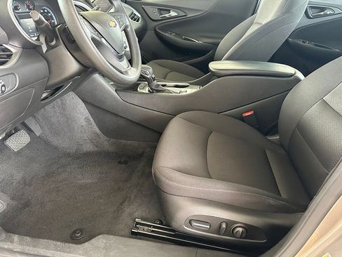 Used 2025 Chevrolet Malibu LT FWD image 13