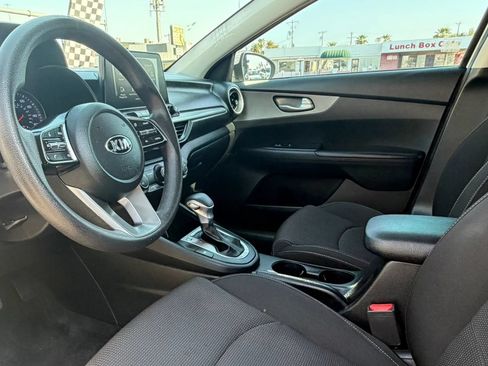 Used 2020 Kia Forte LXS FWD image 9