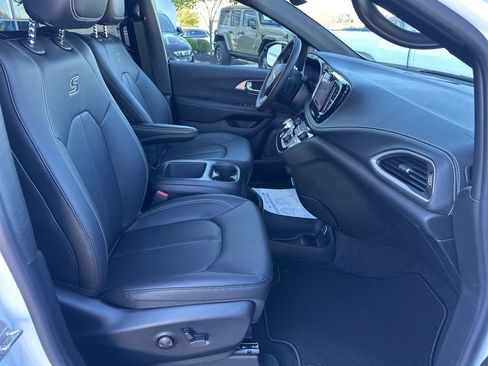 New 2026 Chrysler Pacifica Select image 55