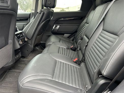 Used 2024 Land Rover Discovery S image 17