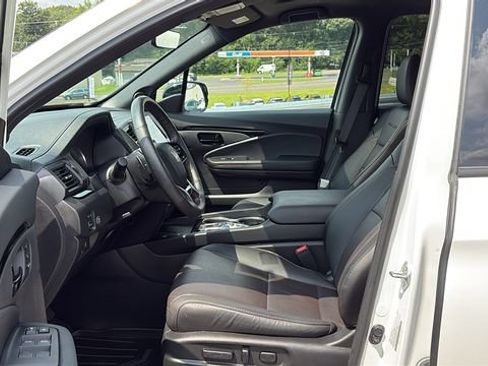 Used 2025 Honda Passport Black Edition image 9