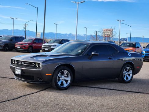 Used 2023 Dodge Challenger SXT image 5