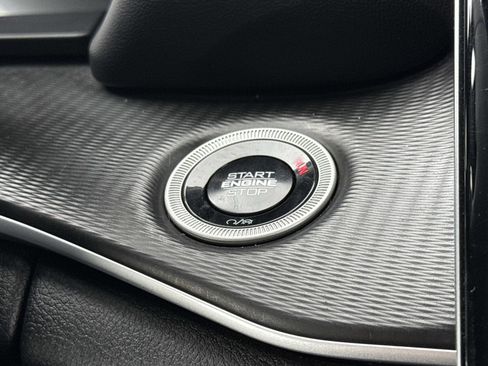 Used 2024 Jeep Grand Cherokee L Laredo image 13