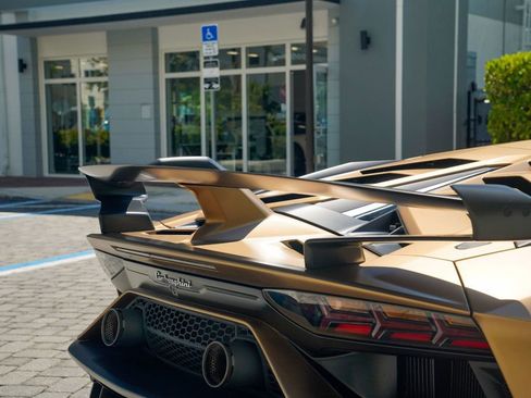 Used 2020 Lamborghini Aventador SVJ image 51