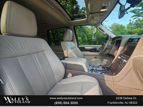 Used 2015 Lincoln Navigator 4WD image 31