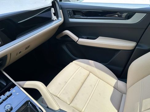 New 2026 Porsche Cayenne Coupe AWD/4WD image 28