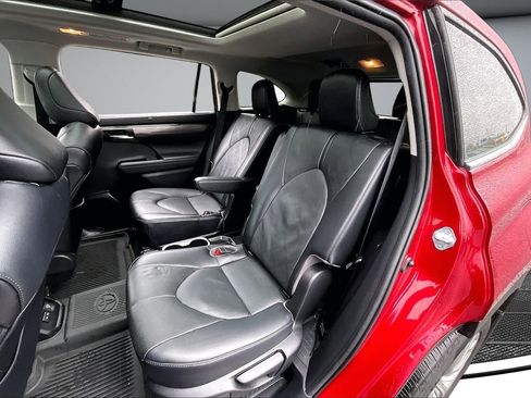 Used 2023 Toyota Highlander Platinum AWD/4WD image 21