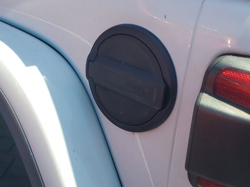 Used 2018 Jeep Wrangler Rubicon image 10