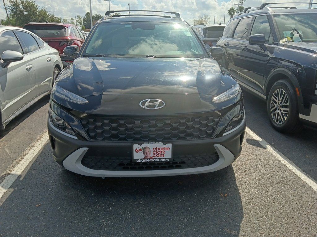 Used 2023 Hyundai Kona SEL w/ Convenience Package FWD image 2