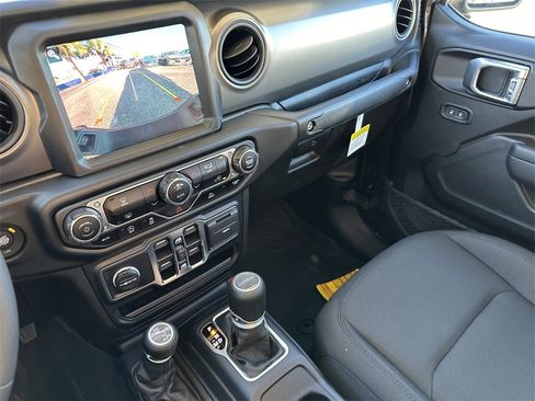New 2023 Jeep Gladiator Sport image 19