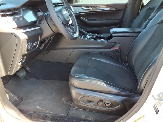 Used 2023 Jeep Grand Cherokee Altitude AWD/4WD image 20