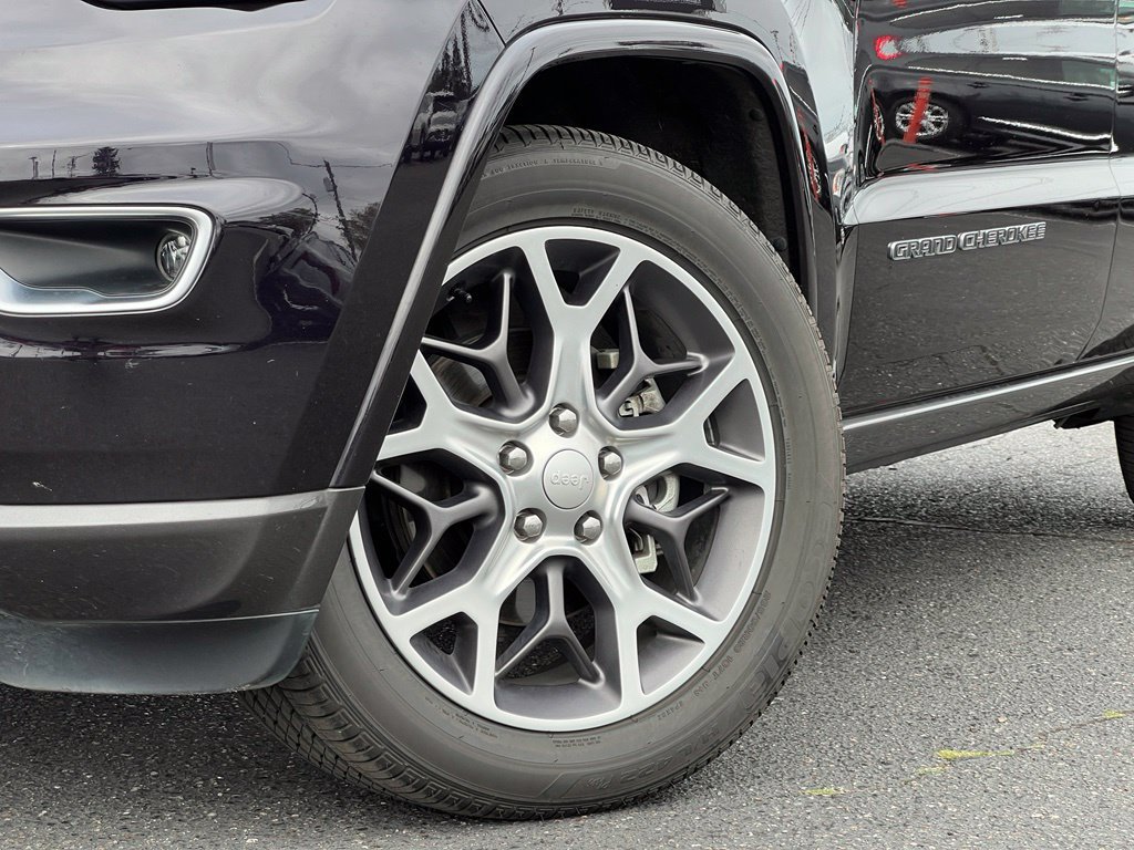 Used 2018 Jeep Grand Cherokee Limited AWD/4WD image 2