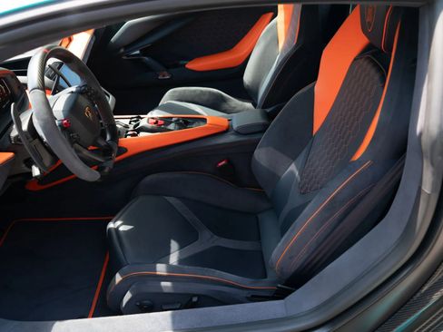 Used 2024 Lamborghini Revuelto AWD/4WD image 14