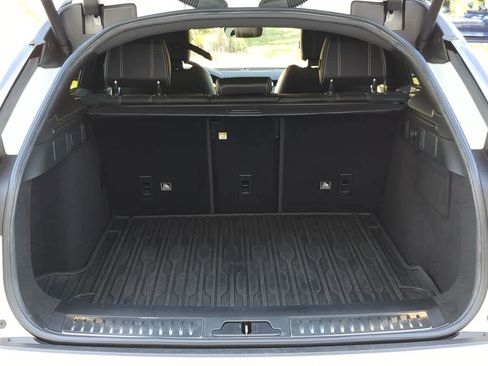 Used 2019 Land Rover Range Rover Velar S image 34