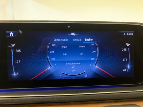 Used 2024 Mercedes-Benz GLE 350 4MATIC w/ AMG Line Exterior image 36