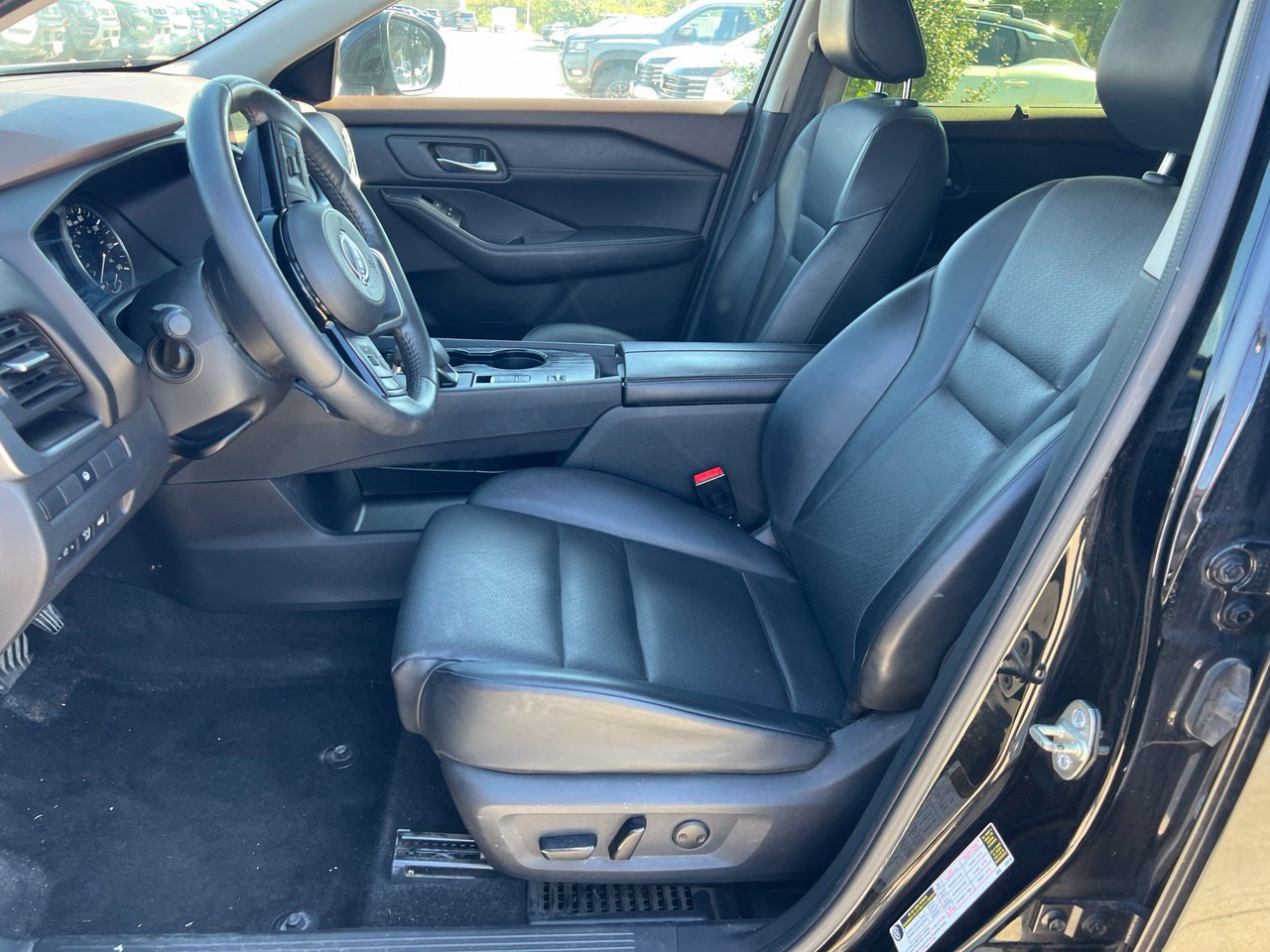 Used 2023 Nissan Rogue SV w/ SV Premium B Package FWD image 5