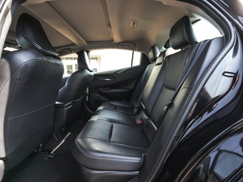 Used 2025 Toyota Prius AWD image 31