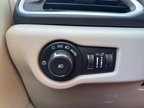 Certified 2024 Chrysler Pacifica Touring-L image 10