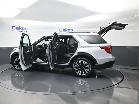 Used 2025 Ford Explorer Platinum w/ LUX Leather Package image 61