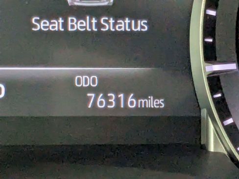 Used 2021 Toyota Highlander XLE FWD image 21
