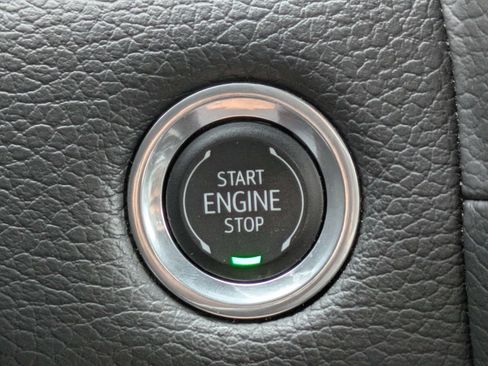 Used 2024 GMC Yukon Denali RWD image 32