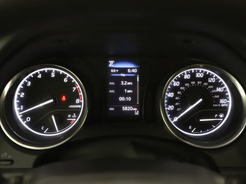 Used 2019 Toyota Camry LE image 23