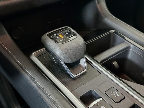 Used 2024 Nissan Pathfinder SV image 24