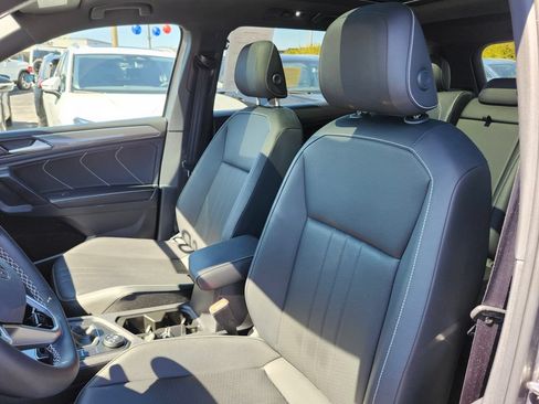 Used 2023 Volkswagen Tiguan SE R-Line AWD/4WD image 9
