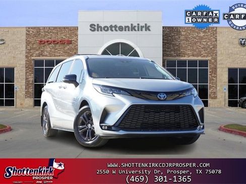 Used 2025 Toyota Sienna XSE w/ XSE Premium Package image 1