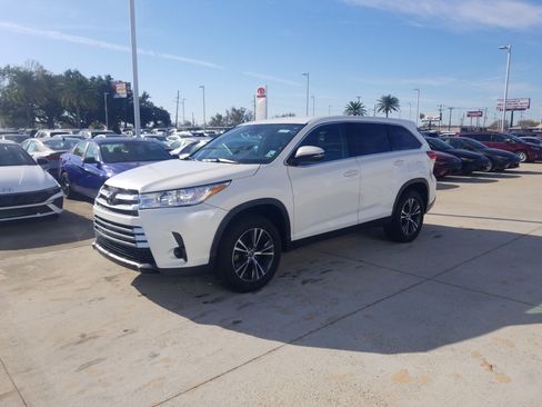 Used 2019 Toyota Highlander LE image 3