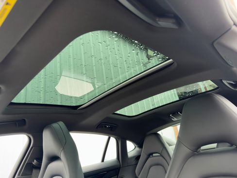 Used 2022 Porsche Panamera 4S w/ Premium Package image 12