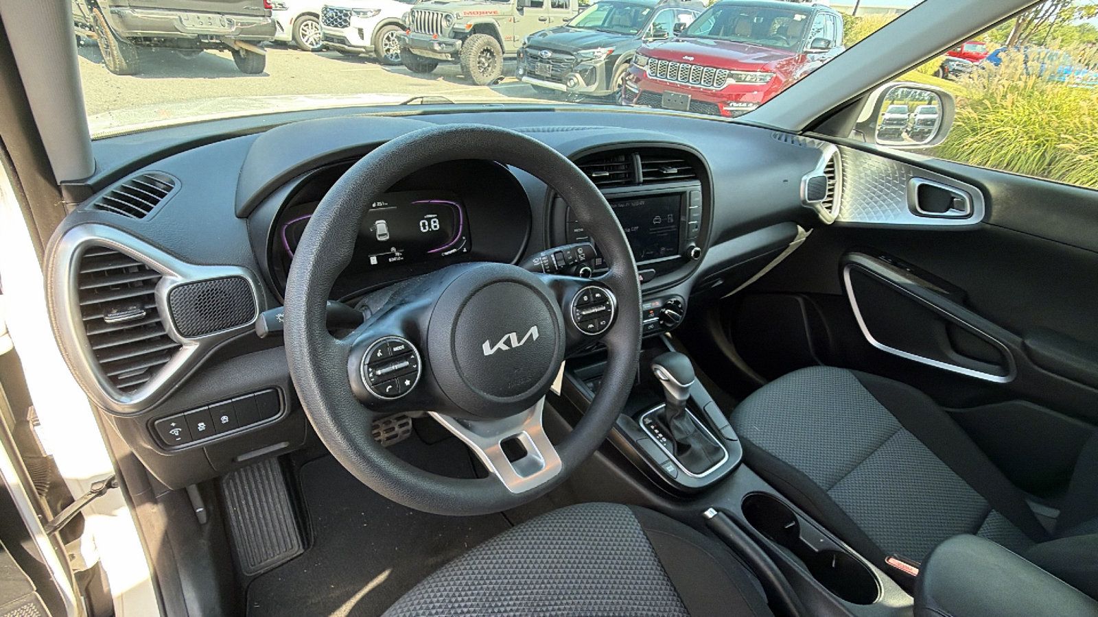 Used 2023 Kia Soul LX w/ LX Technology Package FWD image 24