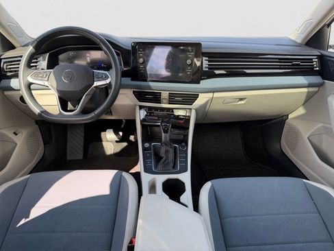 Used 2025 Volkswagen Jetta SE w/ Sunroof Package image 12