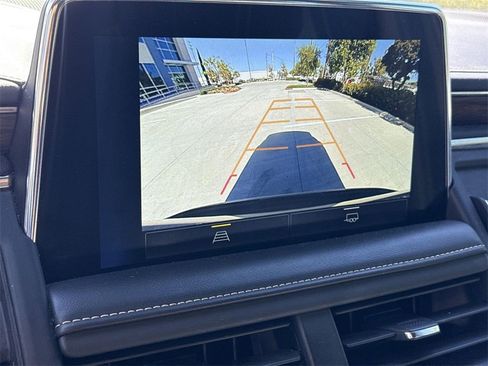 Used 2023 Chevrolet Suburban Premier image 13