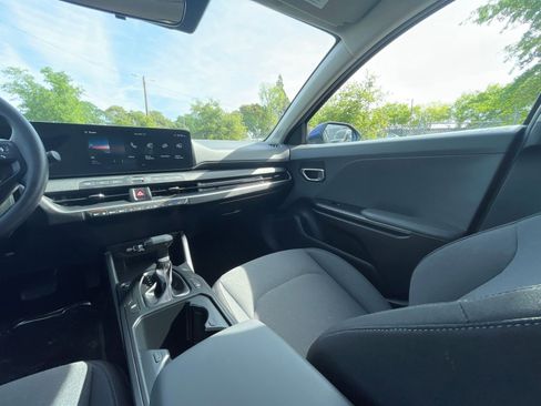 Used 2025 Kia K4 LXS image 34