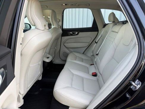 Used 2020 Volvo XC60 T5 Momentum w/ Protection Package Premier FWD image 5