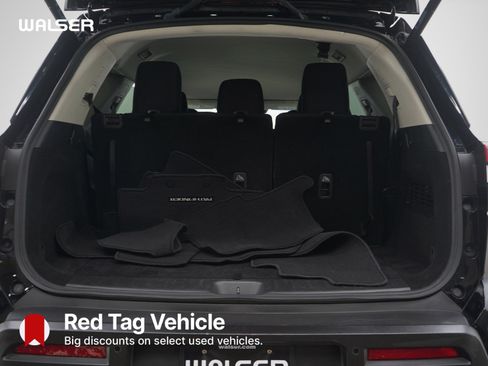 Used 2025 Nissan Pathfinder SV AWD/4WD image 18