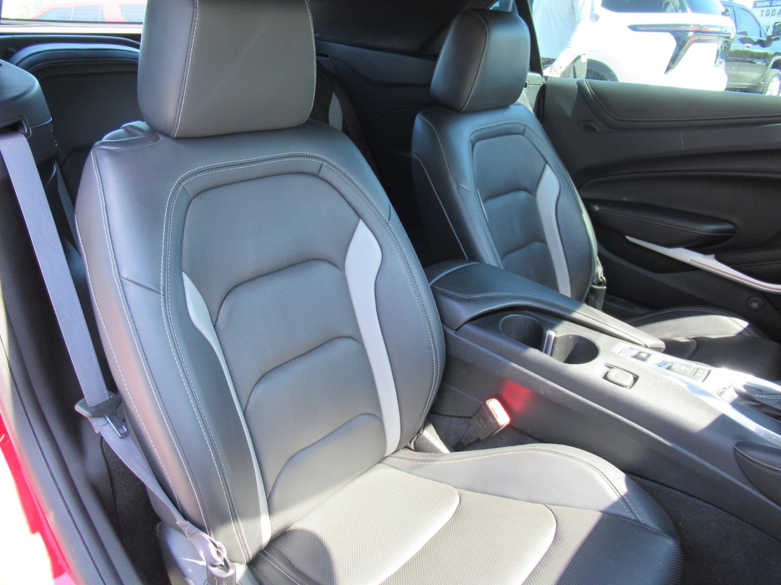 Used 2017 Chevrolet Camaro LT RWD image 9
