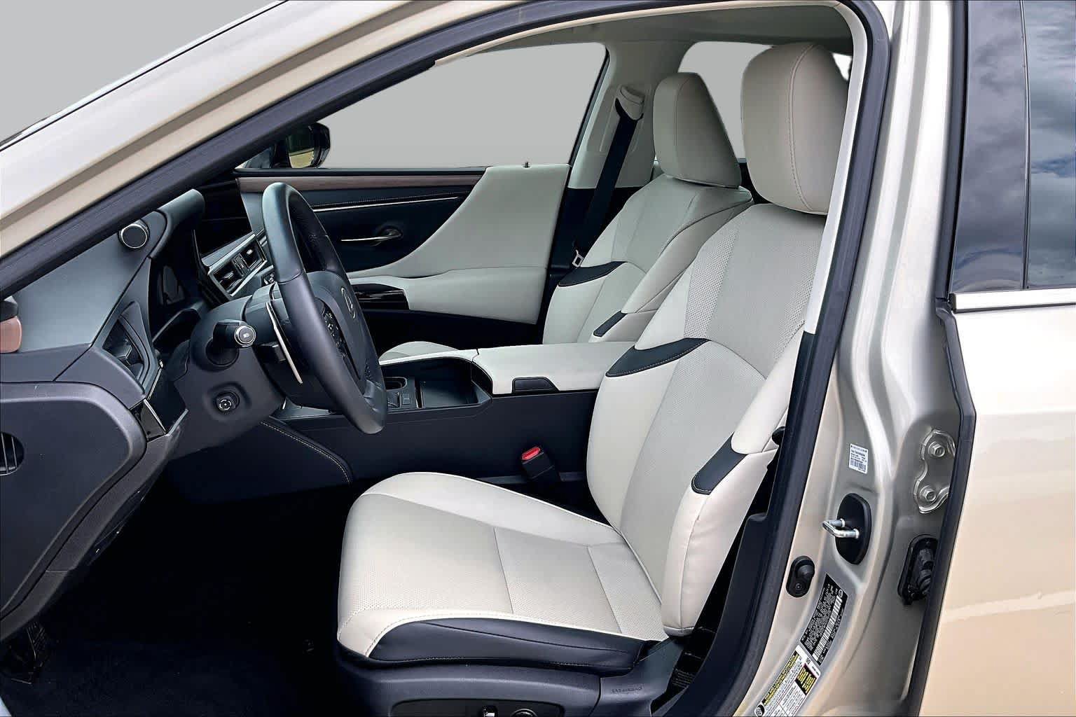 Used 2025 Lexus ES 350 w/ Premium Package FWD image 8