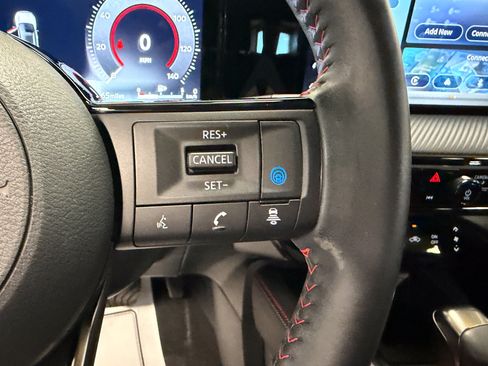 Used 2025 Nissan Kicks SR AWD/4WD image 13