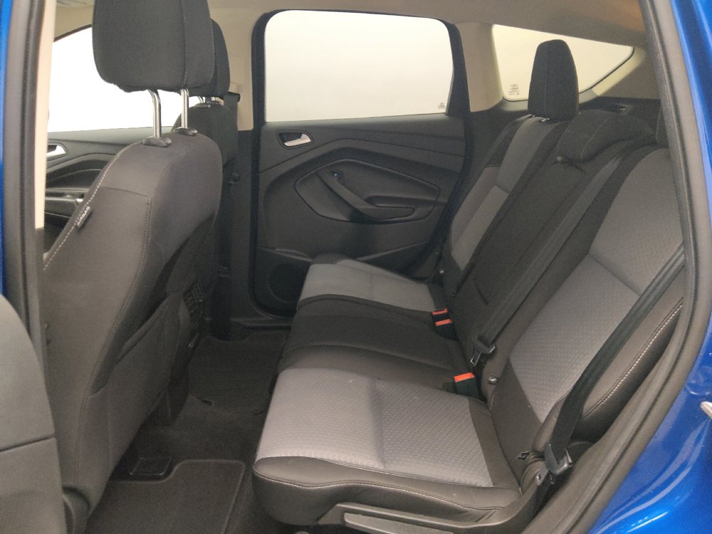 Used 2017 Ford Escape SE w/ SE Cold Weather Package FWD image 18
