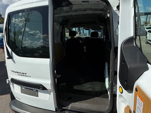 Used 2022 Ford Transit Connect XL image 17