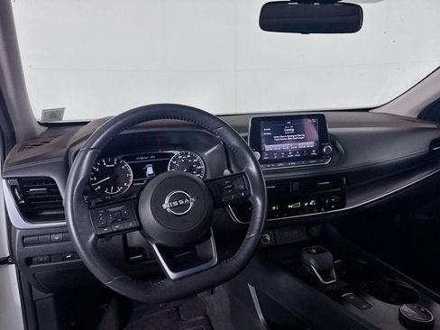 Used 2022 Nissan Rogue SV w/ SV Premium Package image 9