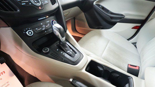 Used 2015 Ford Focus SE FWD image 16